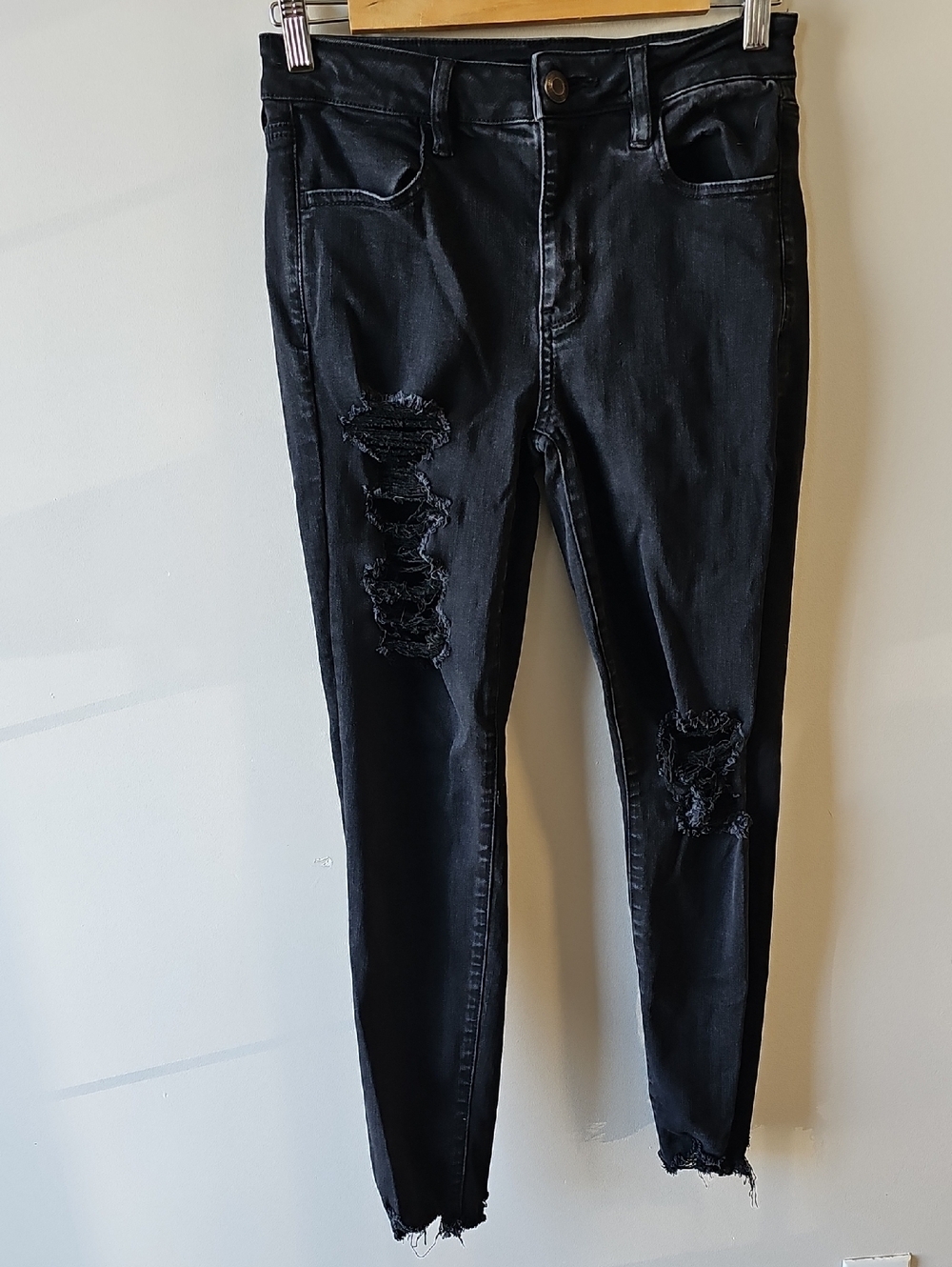 American Eagle Black Size 8 28x28 Black Distressed High Rise Skinny Jeans